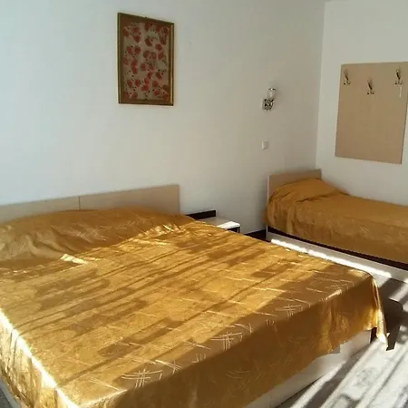 Хотел Свети Теодор Тирон